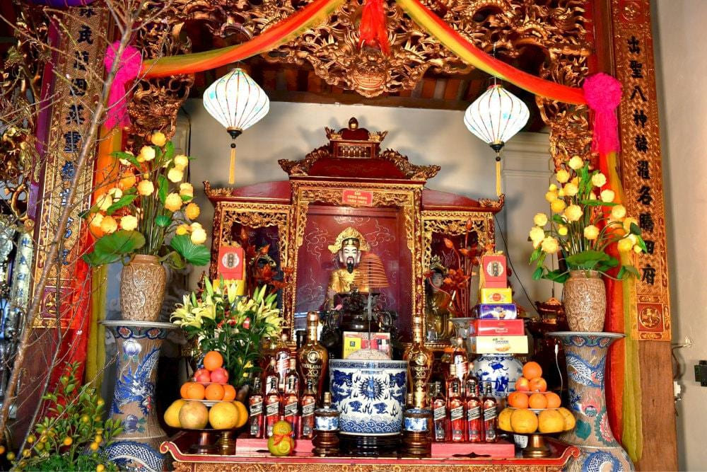 Ban Công đồng Trần Triều tại toà Trung Đường (Nguồn: Đền Lảnh Giang)